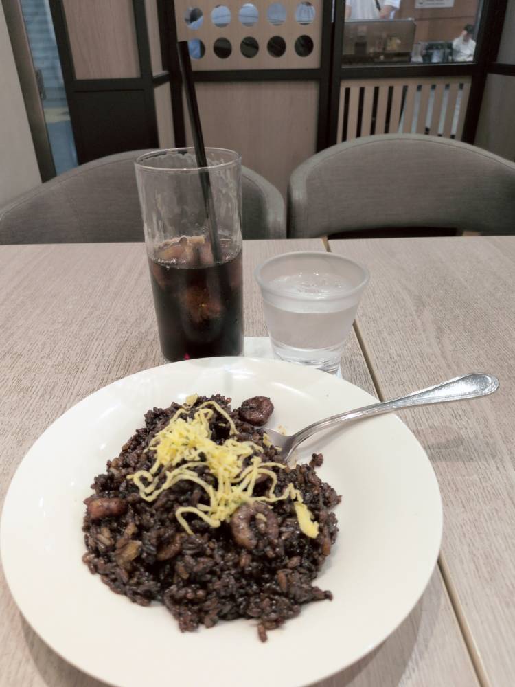 葉月　潤