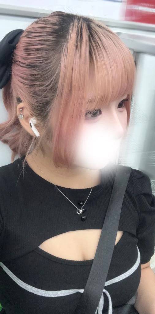 ゆら参上∠(　˙-˙ )／