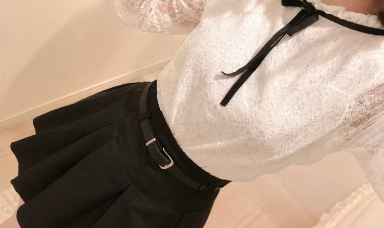 明日は12時から会えるよ〜♡