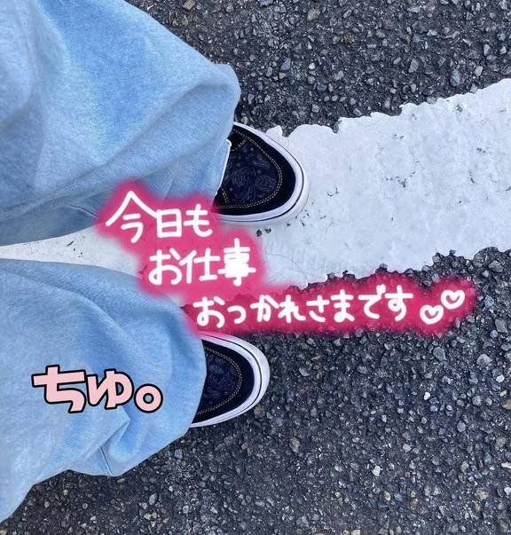 並んで歩いて