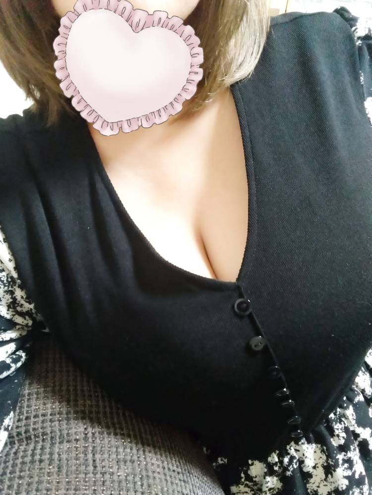 胸元チラリ受付開始