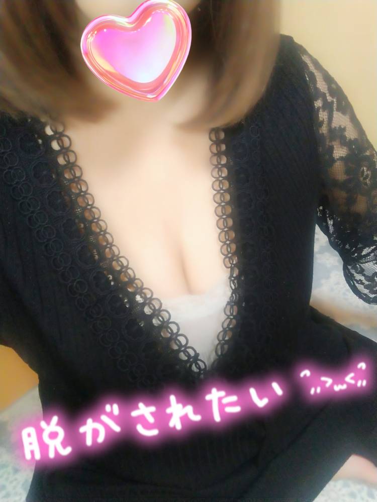胸元が…///