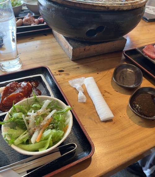 炭火で焼くランチもしている焼き肉べこや