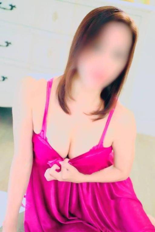 田辺ちあき（イエスグループ 華女(かのじょ) 松山店）