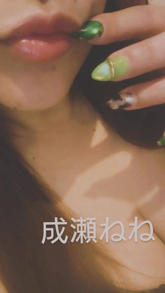 辛い時誰がそばにいてくれて誰の肩で涙を流した? 喜びは誰と分け合って誰と手を取り合ってきた?