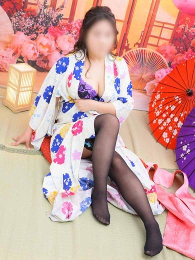 草薙クロエ（イエスグループ 華女(かのじょ) 松山店）