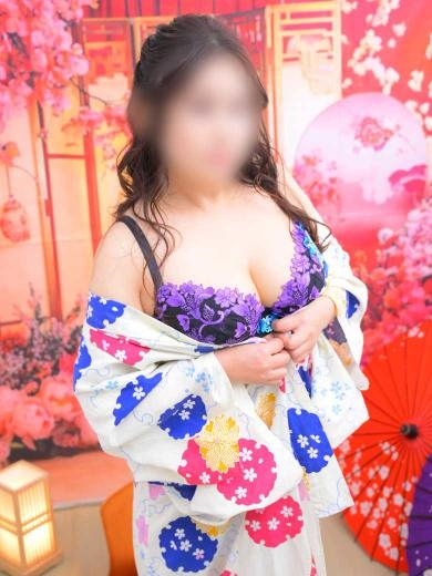 草薙クロエ（イエスグループ 華女(かのじょ) 松山店）