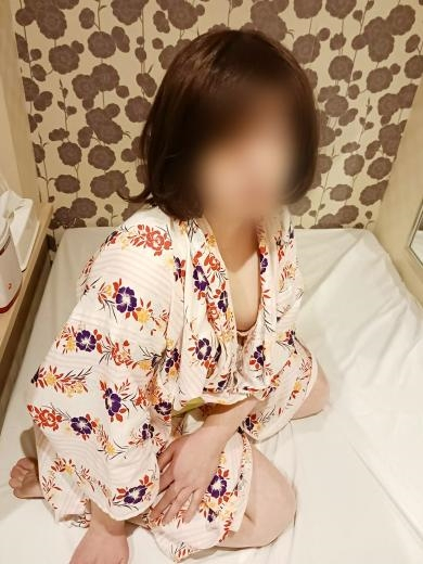 片桐かおる（イエスグループ 華女(かのじょ) 松山店）