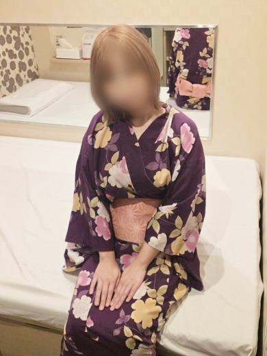 神崎こはく（イエスグループ 華女(かのじょ) 松山店）