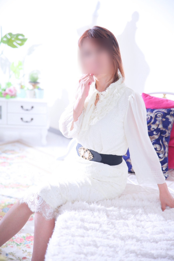 彩乃  (あやの)（華恋～カレン～）