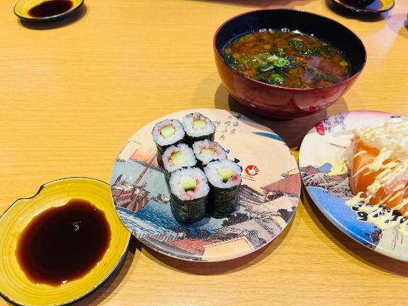 皆でお寿司だ?∩(´∀｀∩) ﾜｯｼｮｰｲ