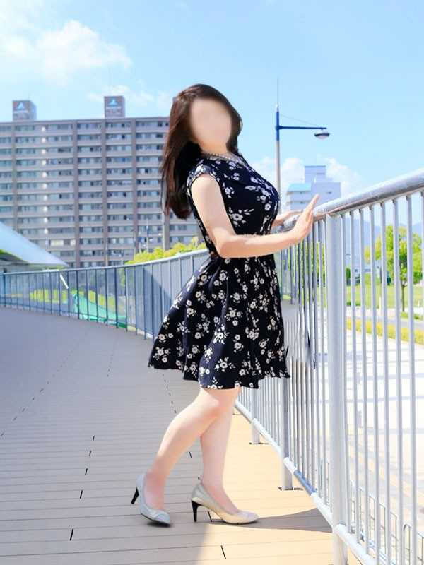 安達ゆみこ