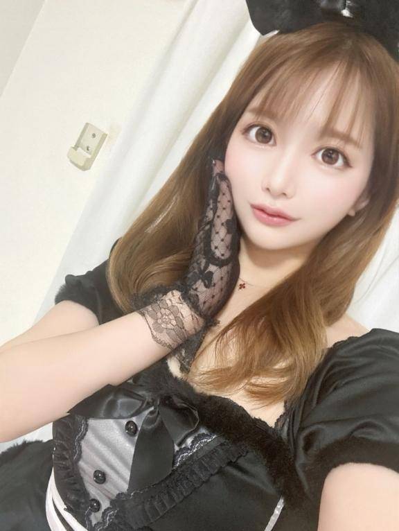 いやらしい腰つきでお兄様を悩殺?