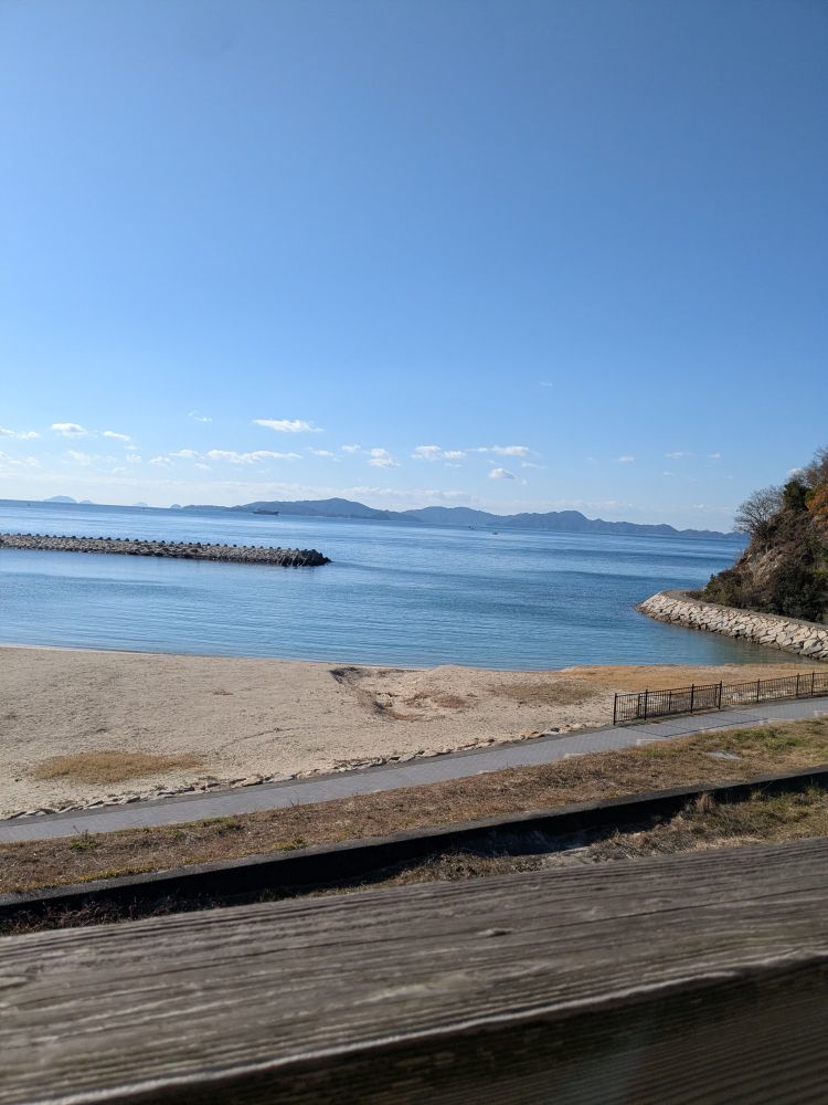 今日は9月20日、「空の日」や「バスの日」です。