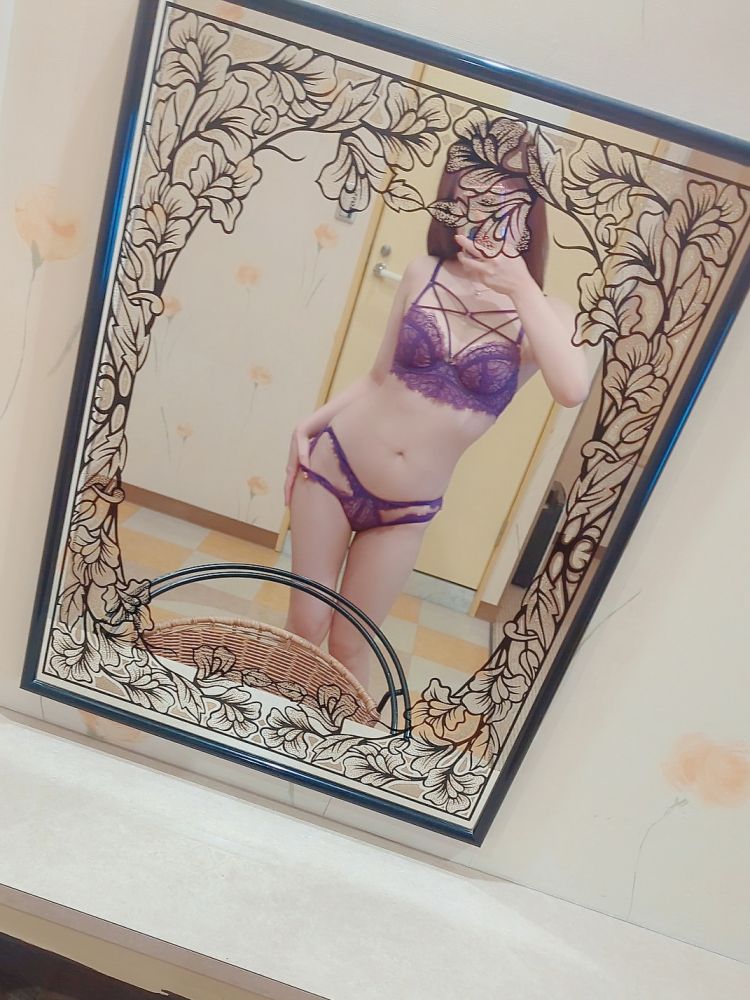 涼しいお部屋でどんな事しちゃう🫣🥰？