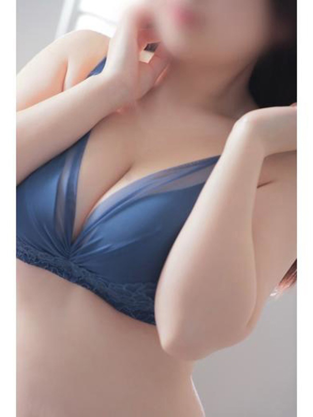 体験19歳るる（La mode ラ・モード）