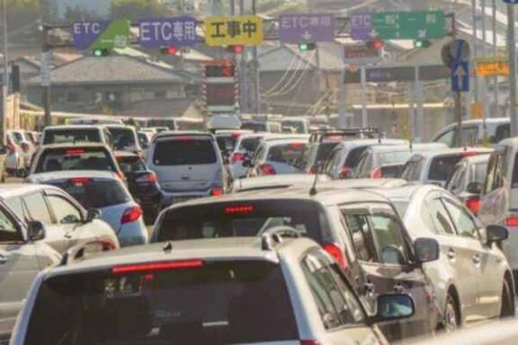 上りも下りも渋滞