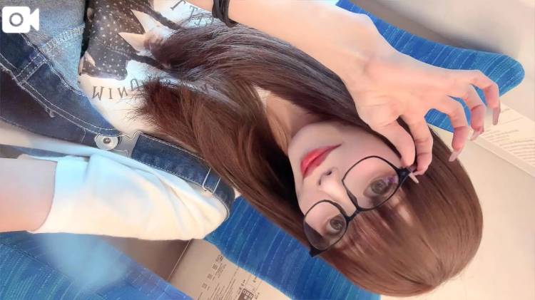 焼いた食パンとバターとジャム🍞