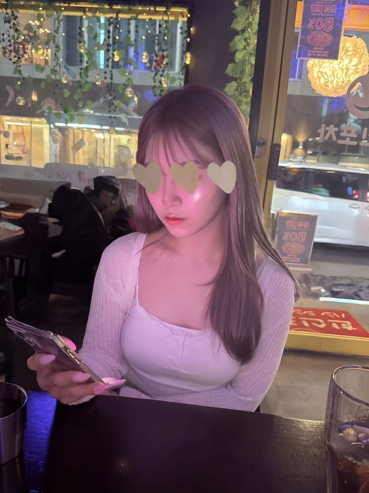 「我慢できなくて、触っちゃった...♡」