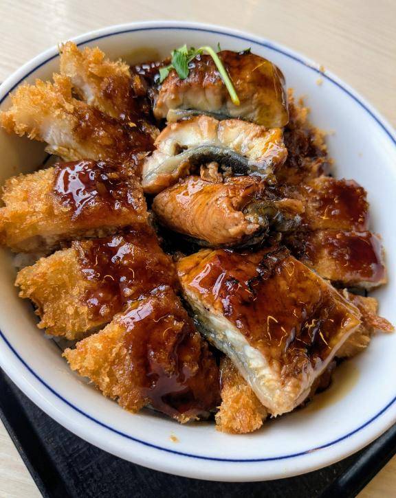 鰻の蒲焼きとロースカツ