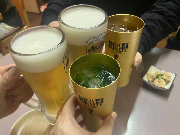 食べて飲んで歌って