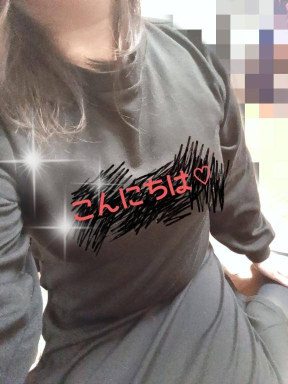 こんな服装の下は？