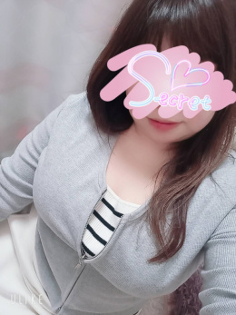 ★魅力満点の可愛い色白爆乳お姉さん『 まゆちゃん 』