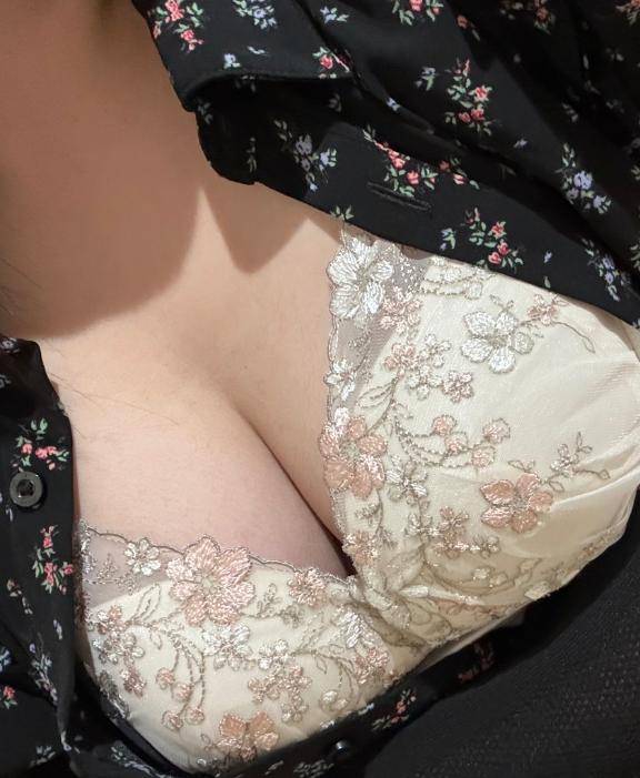 えっちな時間に?