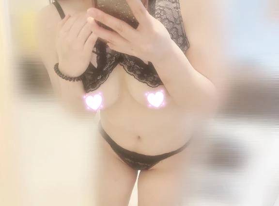 🎀乳首ぽろり寸前👀