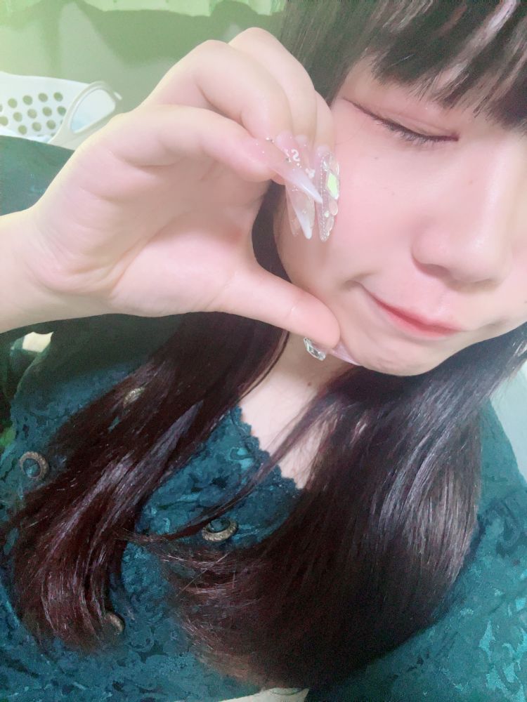 今日はかわいい服着てる...💕💕見に来て‼️