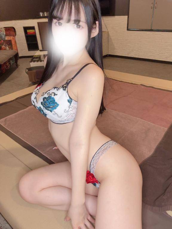 ? タッパとケツのデカイ女