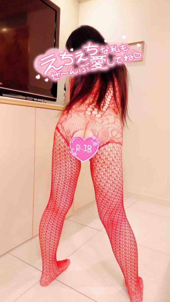 後ろからスリスリ・・・??