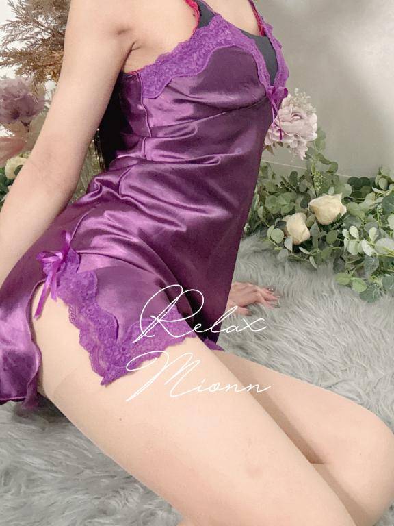 隙間から見える…