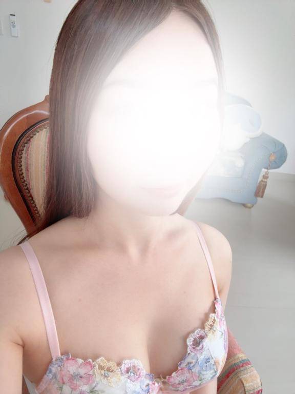 新人  えみ(Emi)（高知出張メンズエステ－RELAX）