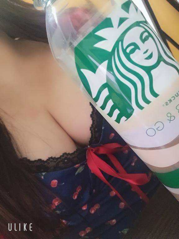 カフェラテとおっぱい(*ºωº)σﾂﾝﾂﾝ