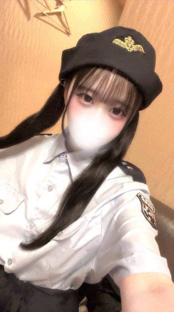 こゆいポリス、ベッドで職質しま〜す🚨