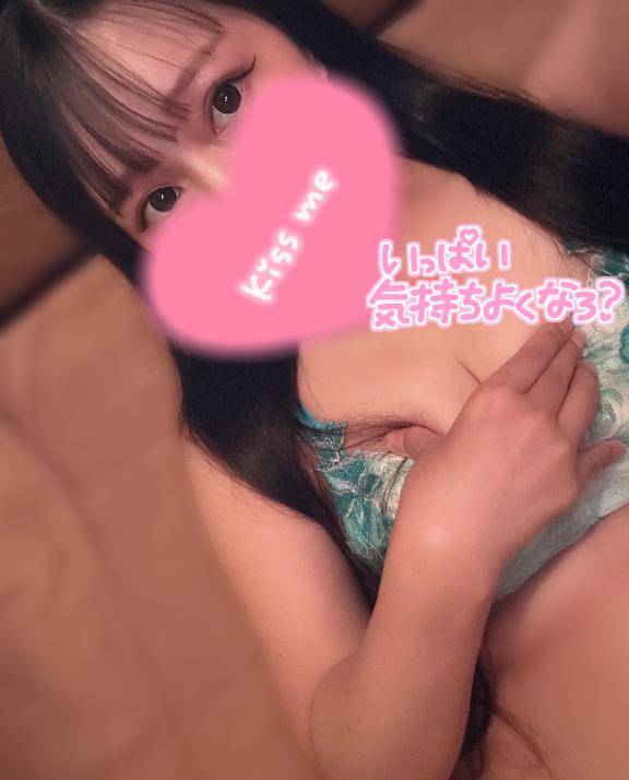 ?汗ばんだ素肌、近くで感じて…?