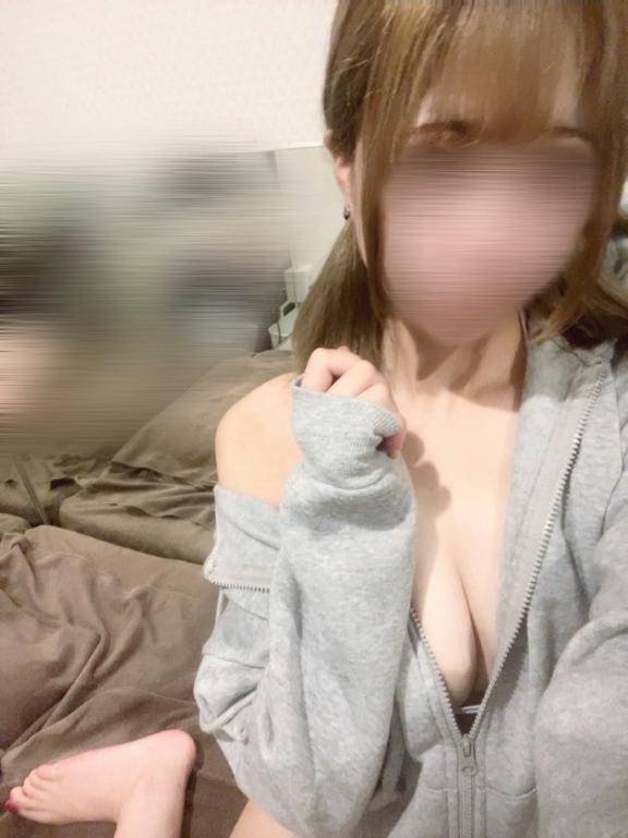 リリ【微笑みの奥で本能がうずく】