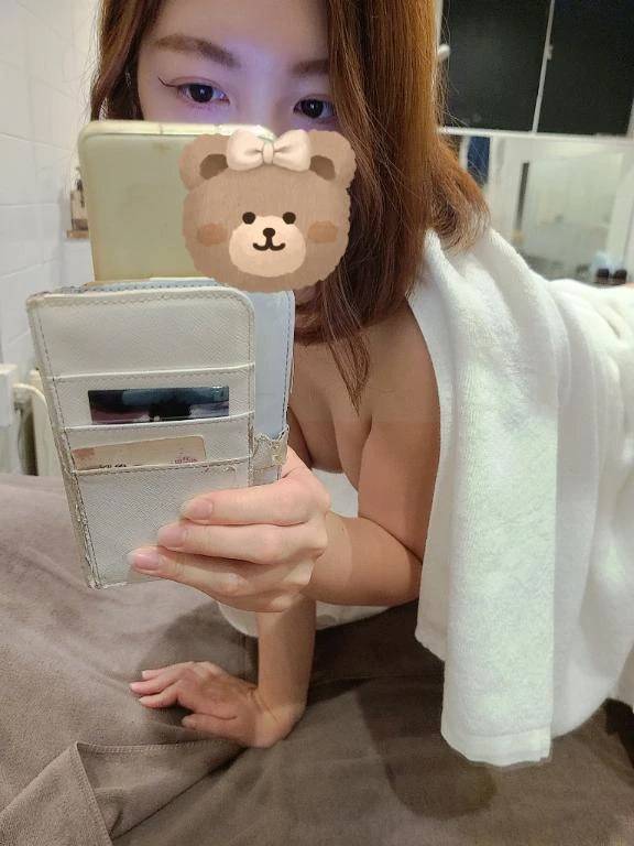 布の下には…