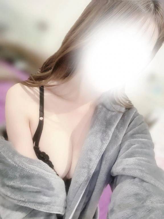 ルナ【抱きしめたくなる甘色天使】