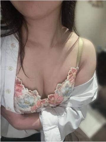 リサ【キレカワちびっ子極上神乳】