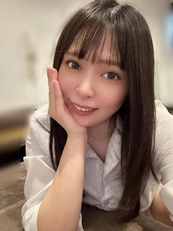 ハクラ【微笑みの奥に艶と知性】