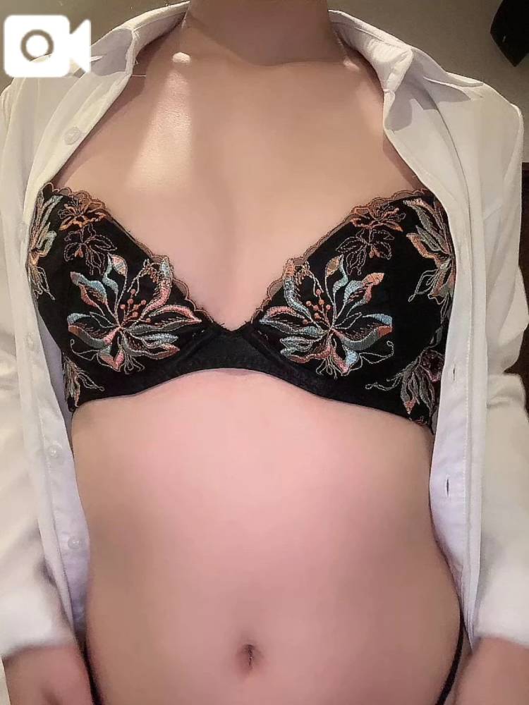 エリカ【漏れる吐息に秘密の情事】