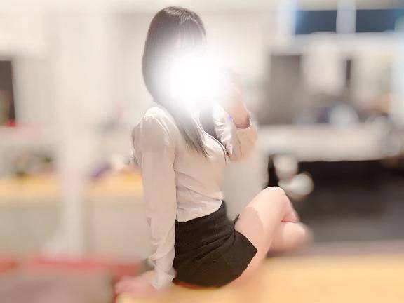 ルナ【抱きしめたくなる甘色天使】