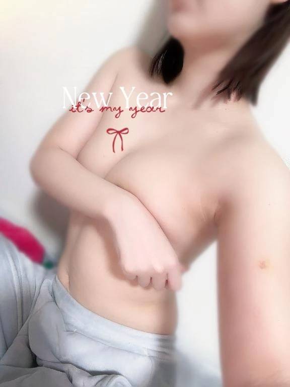 エリカ【漏れる吐息に秘密の情事】