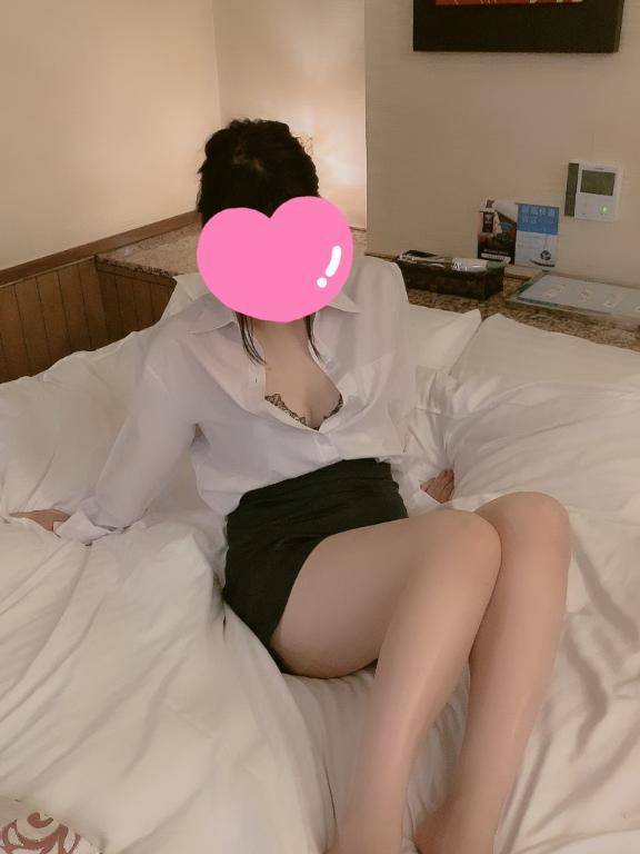 えれな【美しさに心掴まれる】