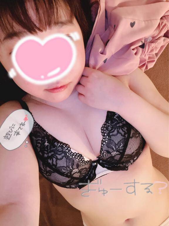 みゅん【色白癒し系美女】