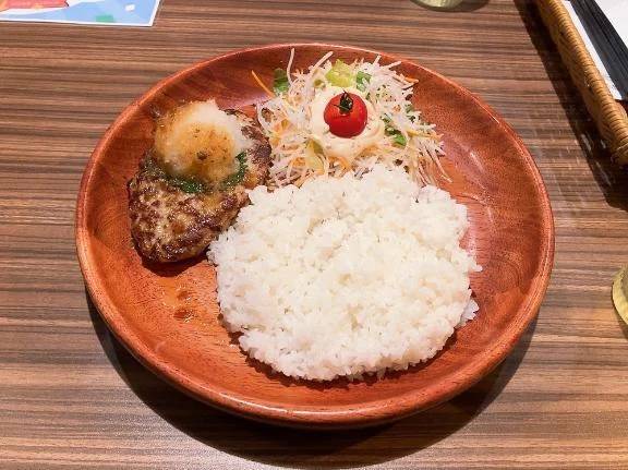 ちはる【規格外の美巨乳エロボディ！】