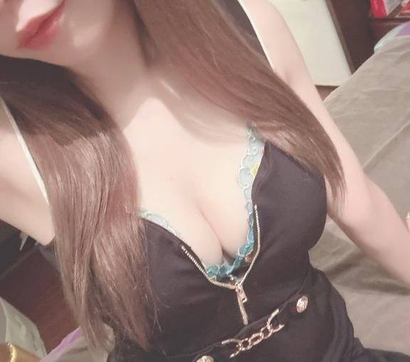 居るよ〜 (  ˶ˊᵕˋ)੭♡