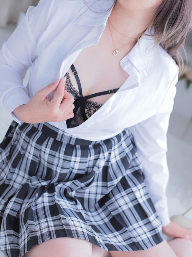 みやび【素人感抜群の美巨乳美女】